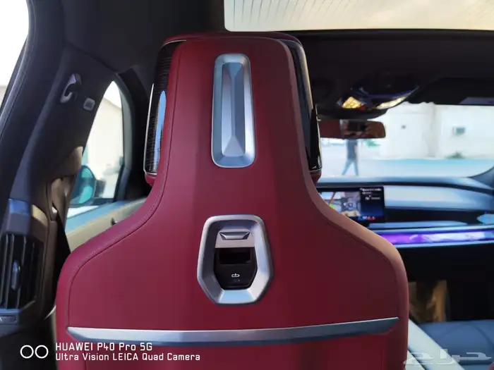 BMW 740 لون مميز داخلي وخارجي 2