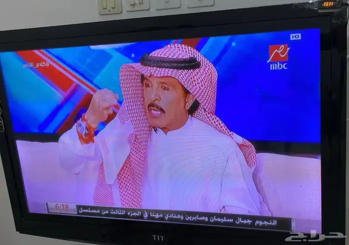 تلفزيون شغال نظيف مع طاولة قزاز  مكيف صحراوي 4