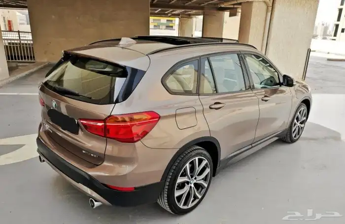 بي ام x1 2021 13