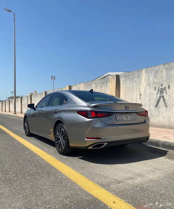 لكزس ES350 2023 9
