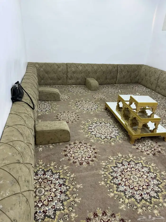 طقم مساند و فرشة ب 999 ريال ستاره و طاولات مجانا 0
