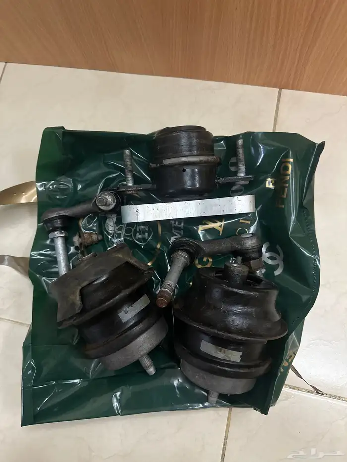 نيسان 370z كراسي مكينة جير و مساحة اذرعة 0