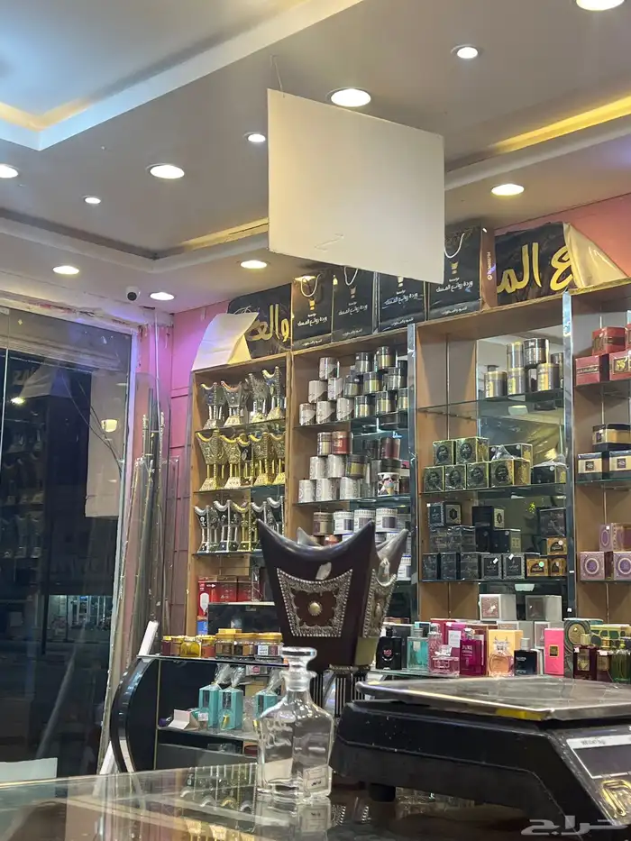 محل للتقبيل فتحه على شارع عام مقابل بنك الراجحي 0