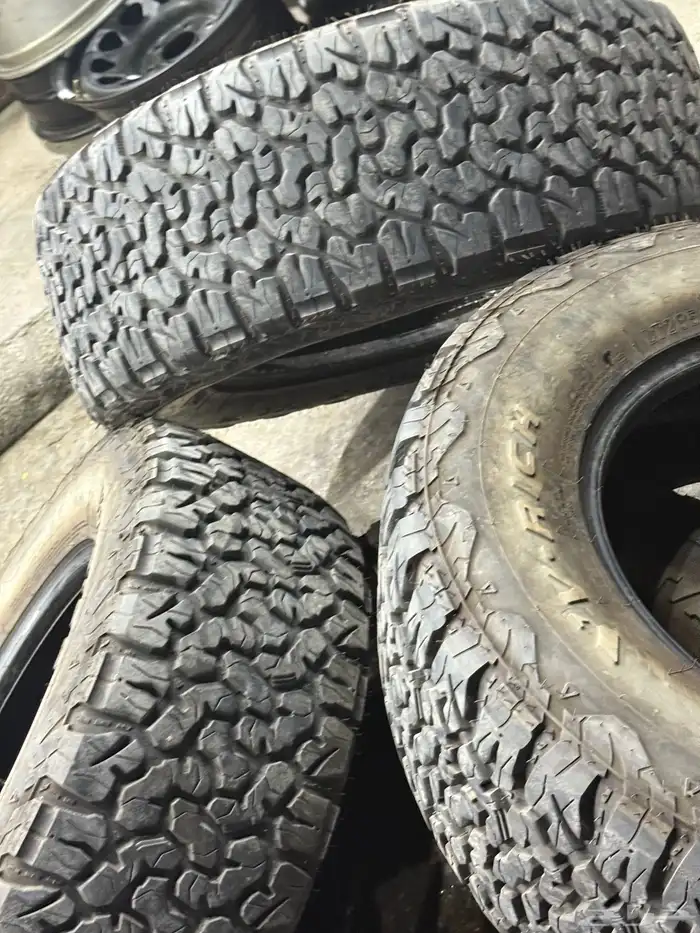 كفرات حجريه شبه جديد نظيفه مقاس 18-65-285 15