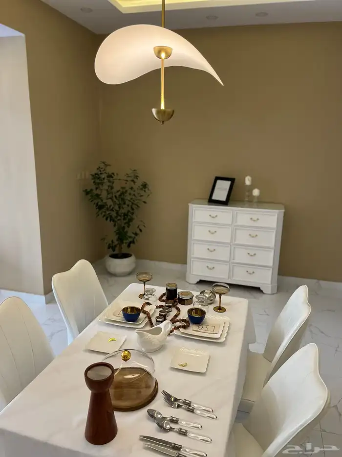 طاولة طعام للبيع .. الحد 900 ريال 0