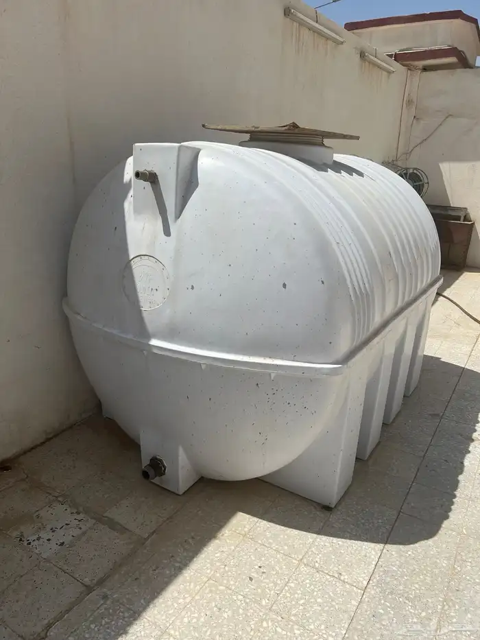 خزان مياه مستعمل نظيف 0