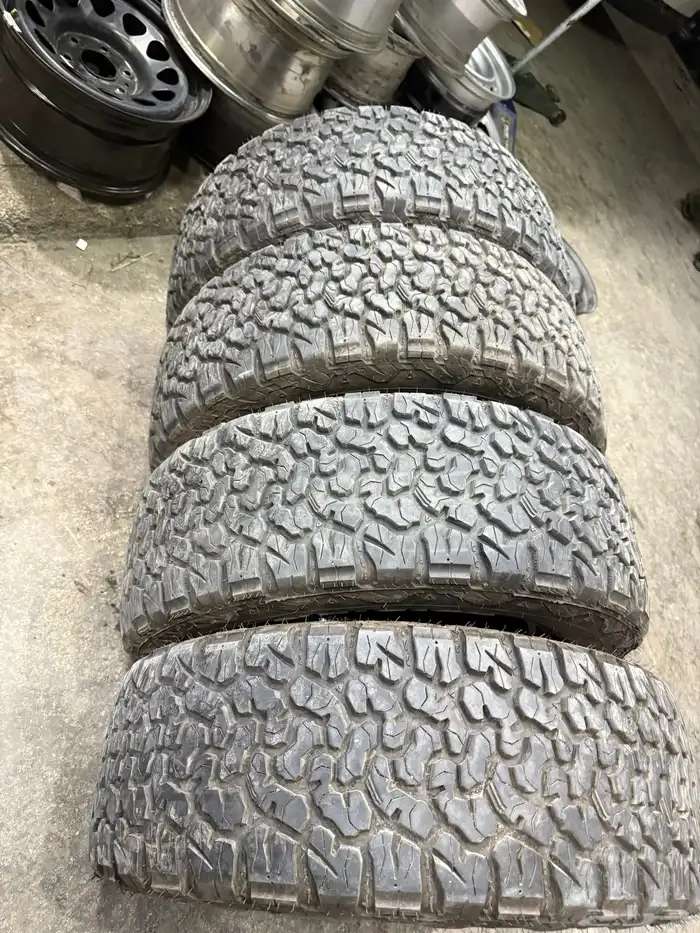 كفرات حجريه شبه جديد نظيفه مقاس 18-65-285 2