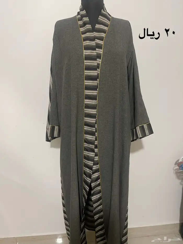 ملابس وشنط للبيع 24