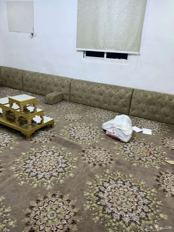 طقم مساند و فرشة ب 999 ريال ستاره و طاولات مجانا 1