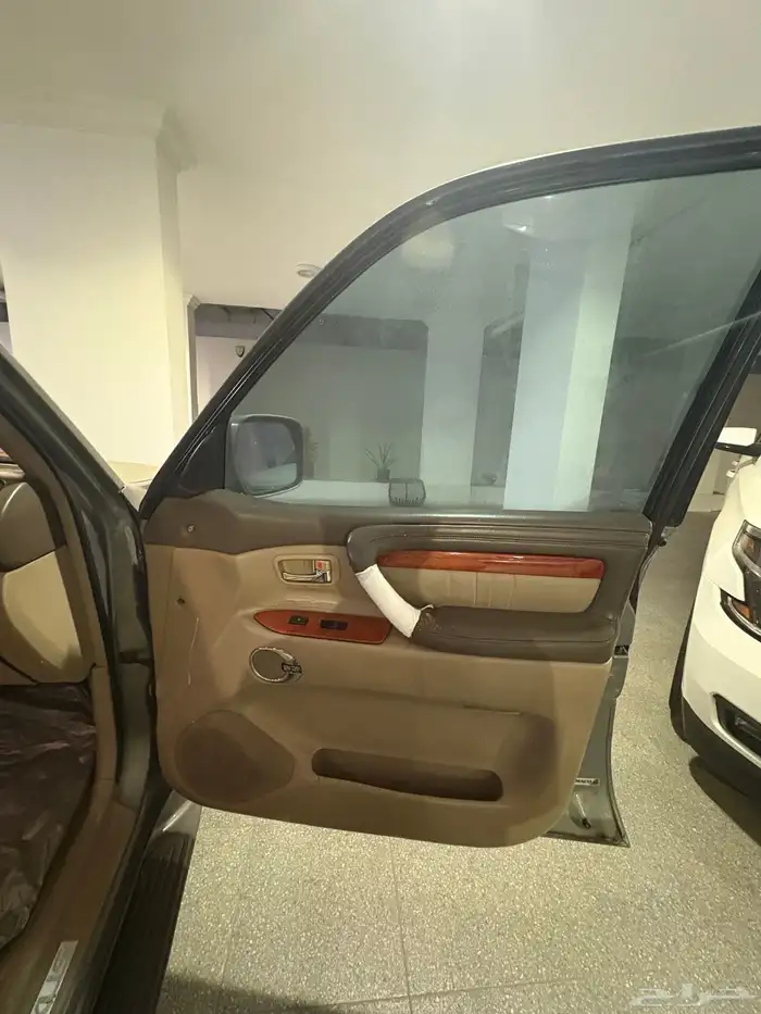 لكزس LX470 موديل 2001 29