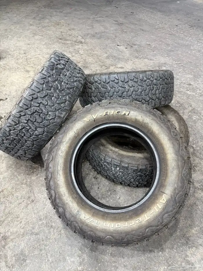 كفرات حجريه شبه جديد نظيفه مقاس 18-65-285 18