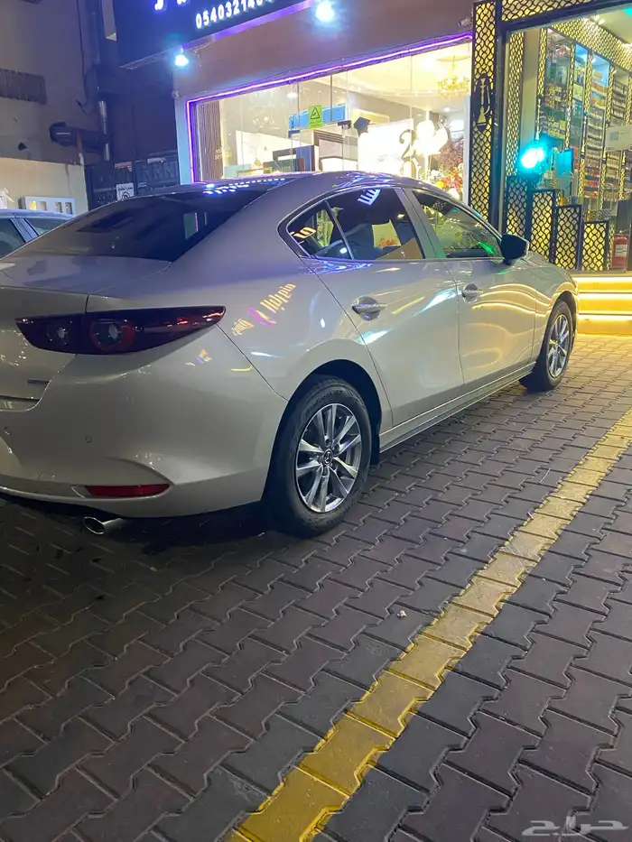 مازدا 3 الحاج حسين لون بيج 2
