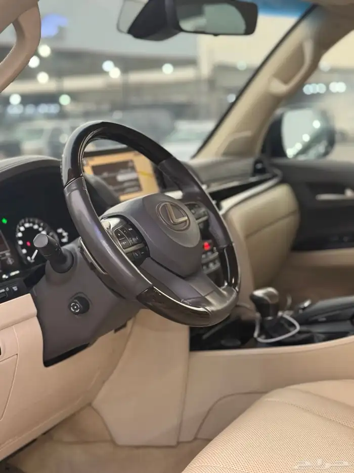 لكزس LX570 موديل 2020 10