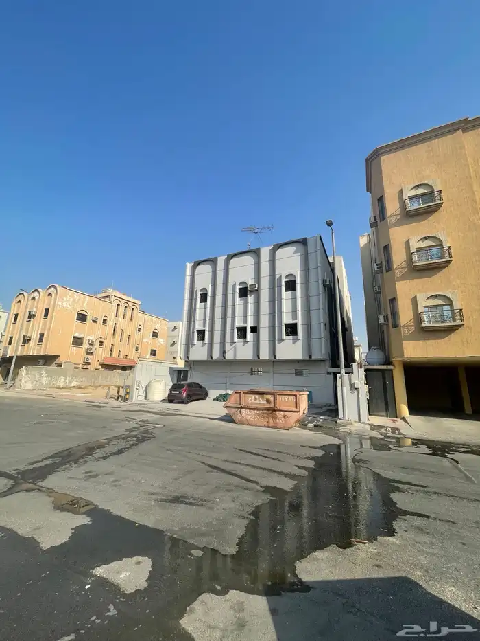 للبيع عماره في حي الروضه 5