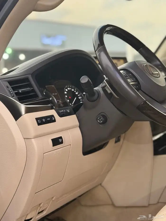 لكزس LX570 موديل 2020 11