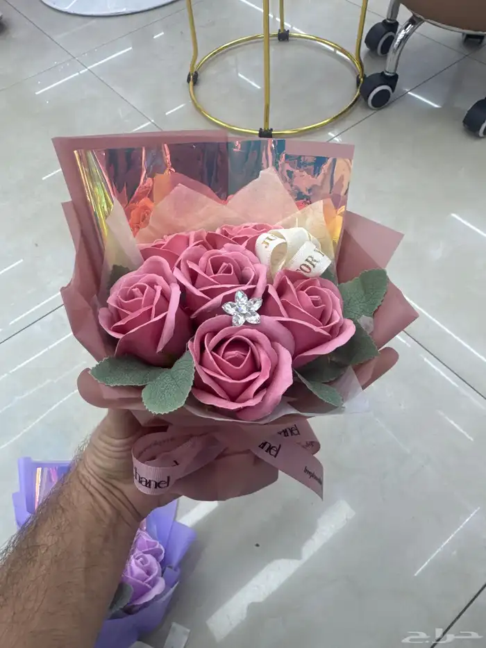 باقات ورد معطر فاخر   تصميم أنيق داخل علبة هدية شفافة 5