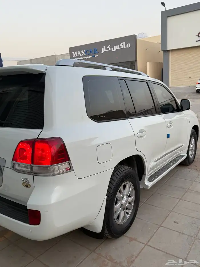 لاندكروزر GXRموديل 2010 فل كامل 9