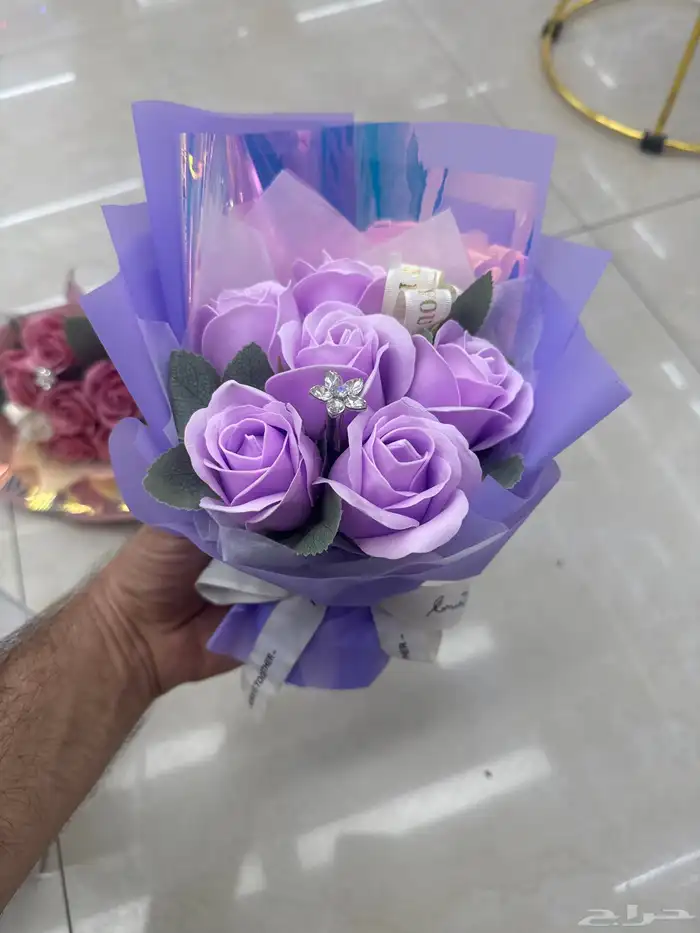 باقات ورد معطر فاخر   تصميم أنيق داخل علبة هدية شفافة 4