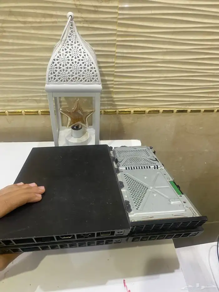سلام عليكم سوني فور معه يد مع جميع الاسلاك عدم اتصل توصل و 2