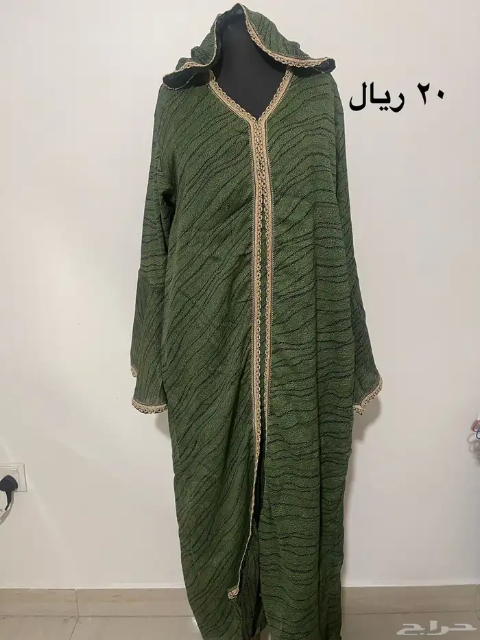 ملابس وشنط للبيع 25