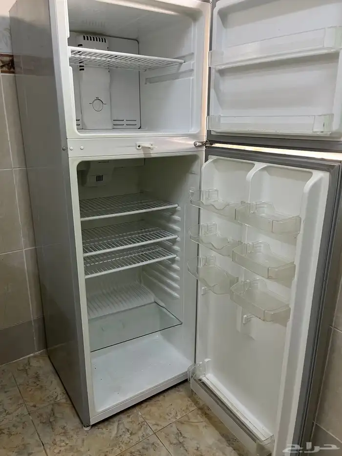 ثلاجة فيها خراب بسيط 1