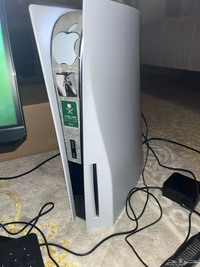 سوني 5 مستخدم للبيع مع يده و5 اشرطه 0