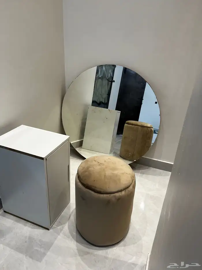 تسريحه مع كرسيها 0