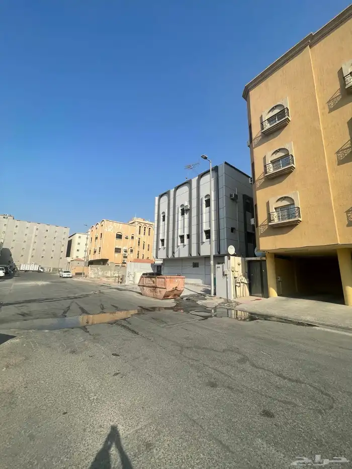 للبيع عماره في حي الروضه 4