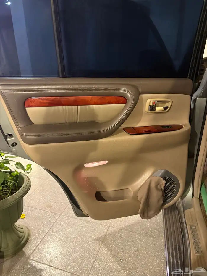 لكزس LX470 موديل 2001 37