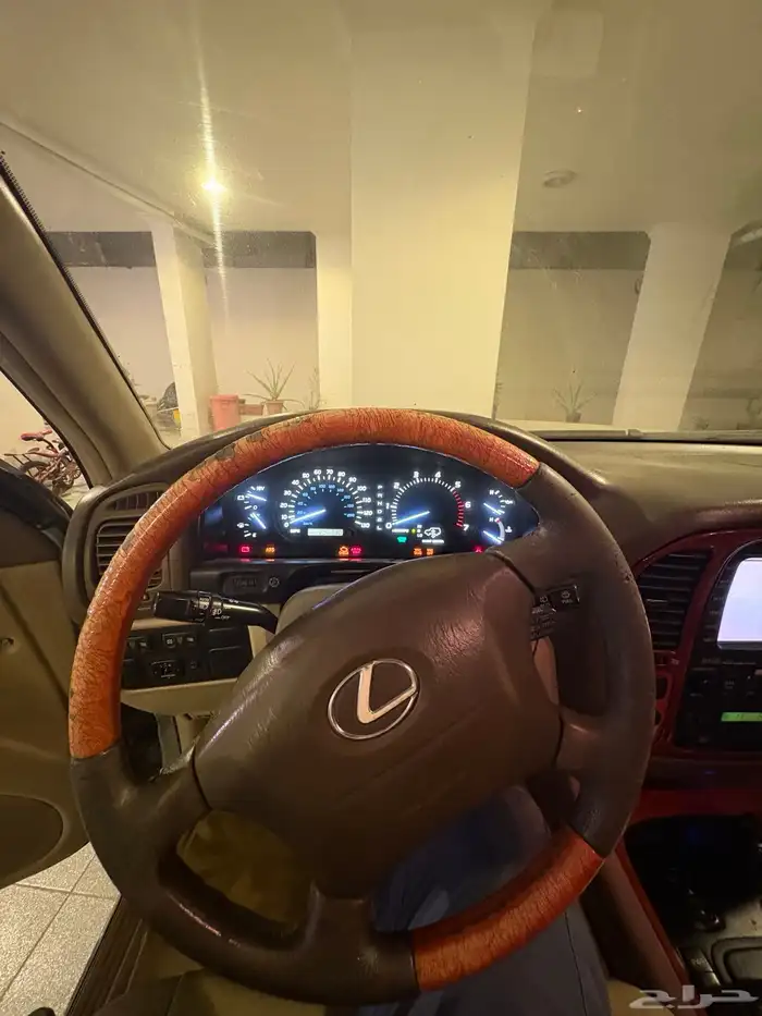 لكزس LX470 موديل 2001 22