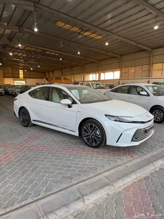 تويوتا كامري LE هايبرد 2025 1