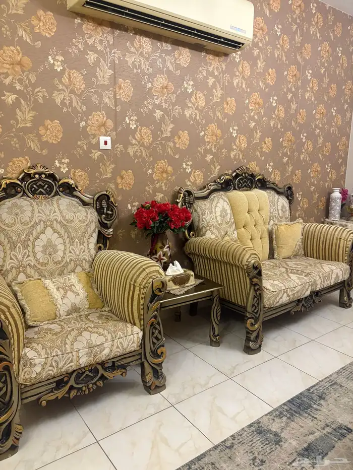 كنب مع طاولات 0