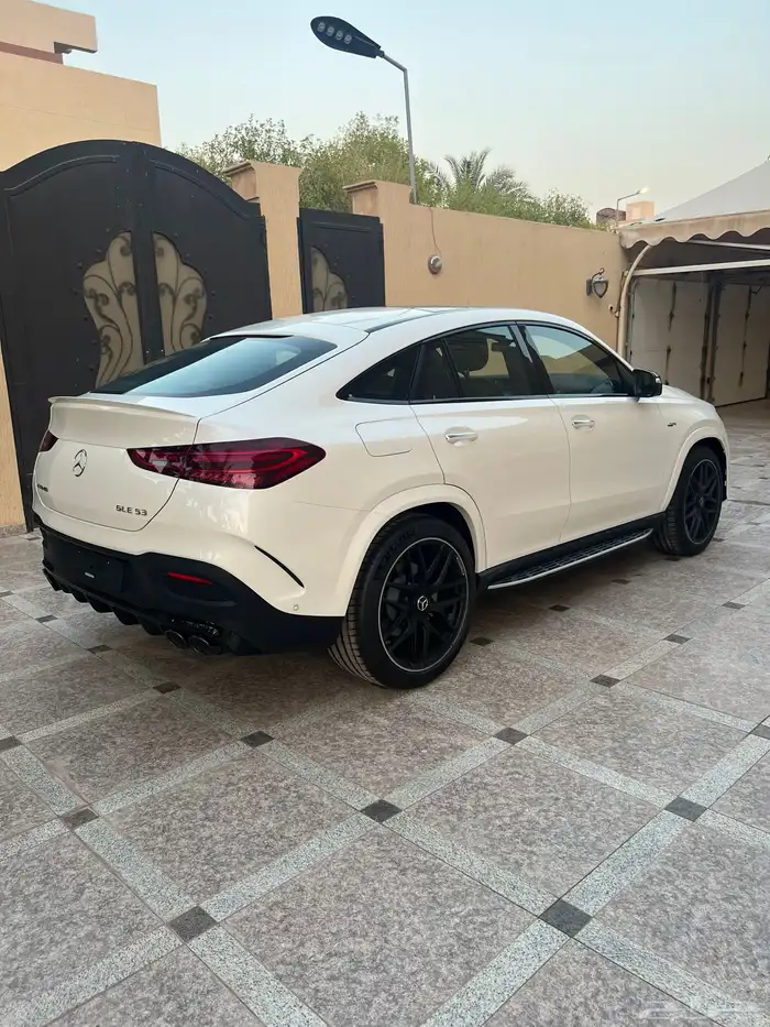 مرسيدس GLE53 AMG موديل 2025 جديد خليجي 18