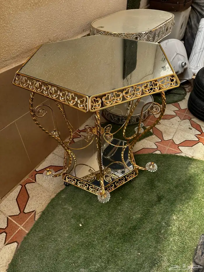 عربية ملكة لون ذهبي 0