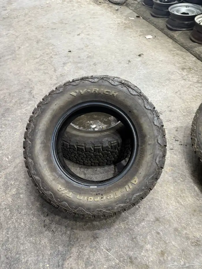 كفرات حجريه شبه جديد نظيفه مقاس 18-65-285 9