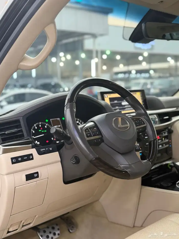 لكزس LX570 موديل 2020 15