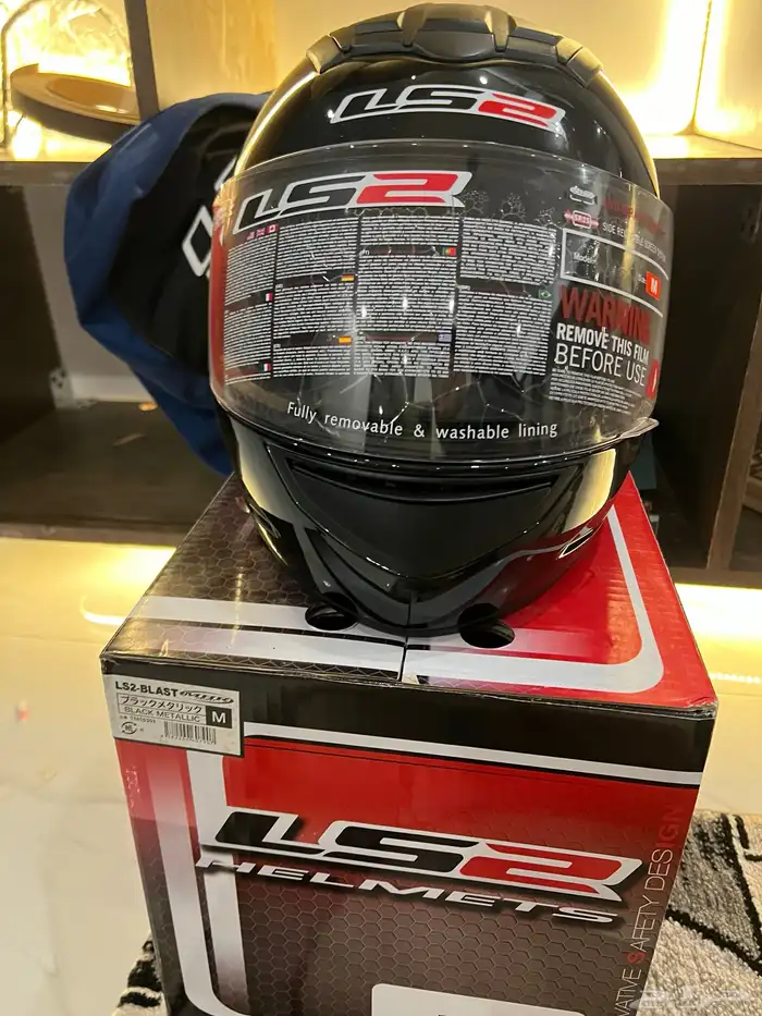 خوذه جديده LS2 السعر 550 ريال مقاس M 2