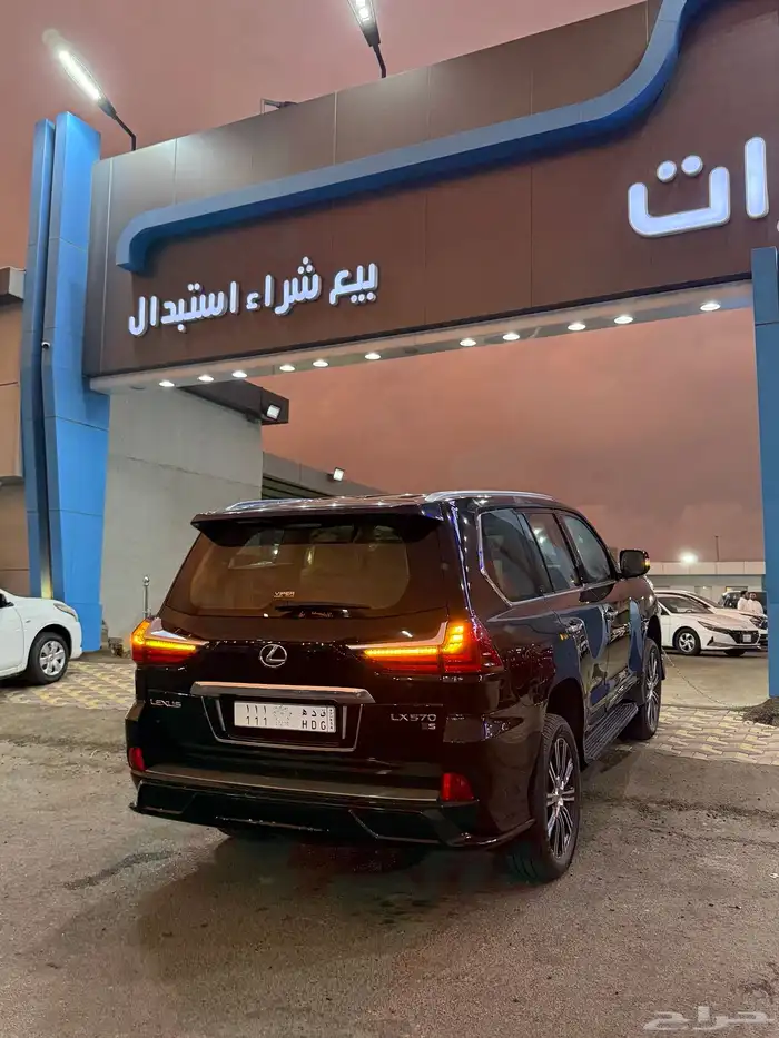 لكزس LX570 موديل 2020 27