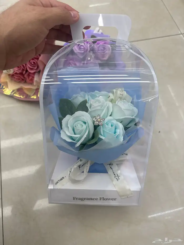باقات ورد معطر فاخر   تصميم أنيق داخل علبة هدية شفافة 3