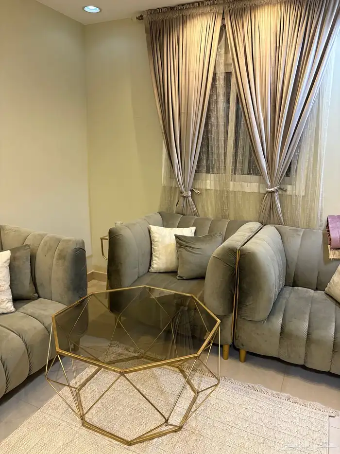 كنب ضيوف مع طاولات 1