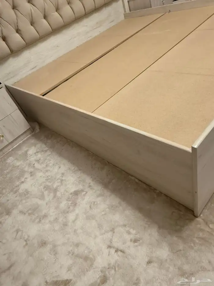سرير خشب مستعمل نظيف نفرين مقاس 180 180 5