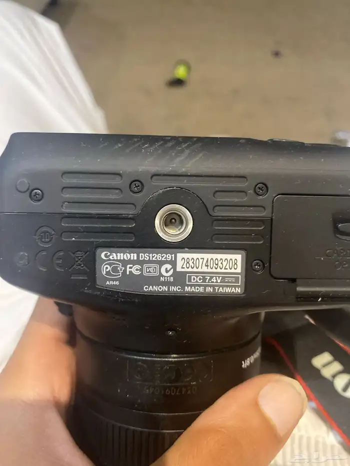 كاميرا كانون مع عدسته للبيع سبب البيع ماستخدمها نهائيا 0