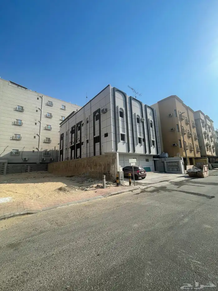 للبيع عماره في حي الروضه 3