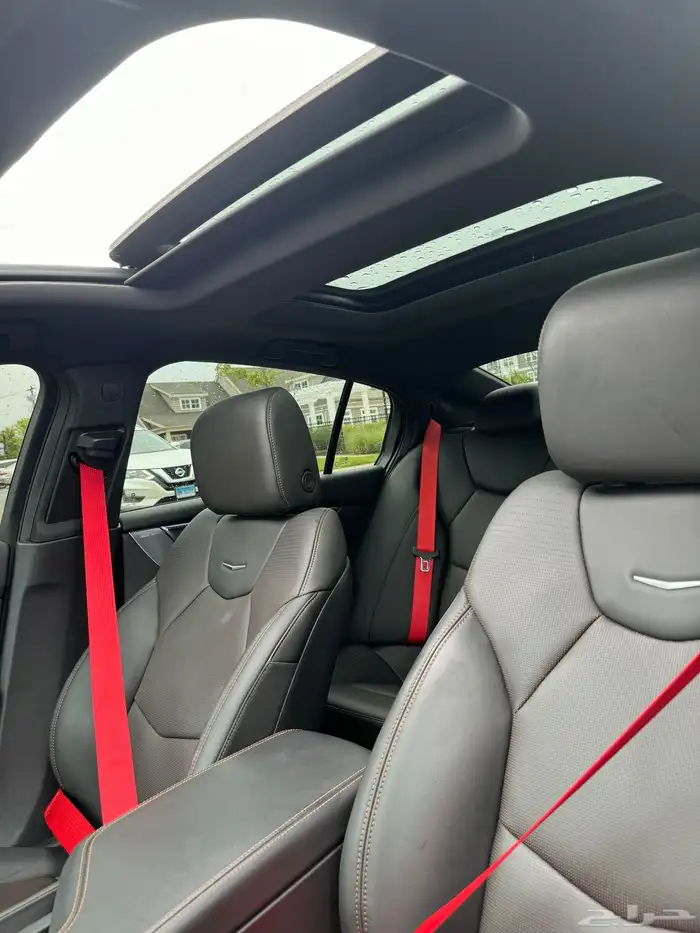 كاديلاك CT5-V نظيفة جدا  (استعمال شخصي) 13