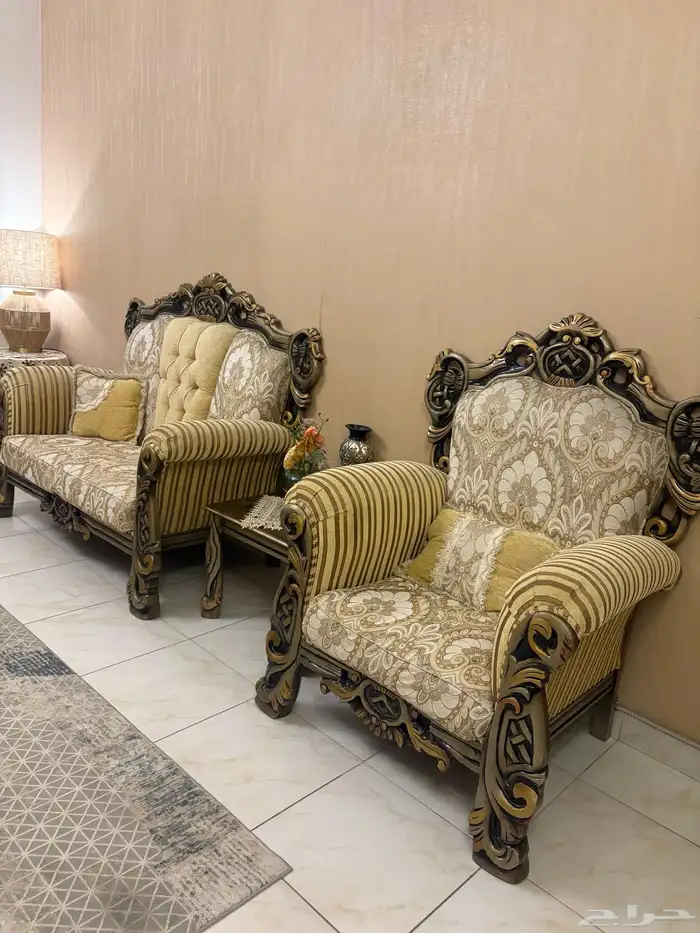 كنب مع طاولات 2