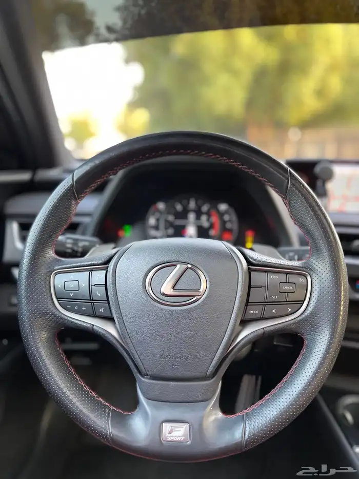 لكزس-UX200-2020-FSport 15