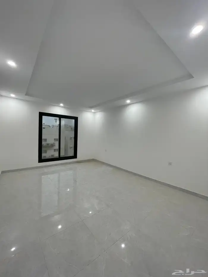 فرصة عقارية شقة تمليك 6 غرف بطحاء قريش ب 560 اطلالة ش تجاري 11