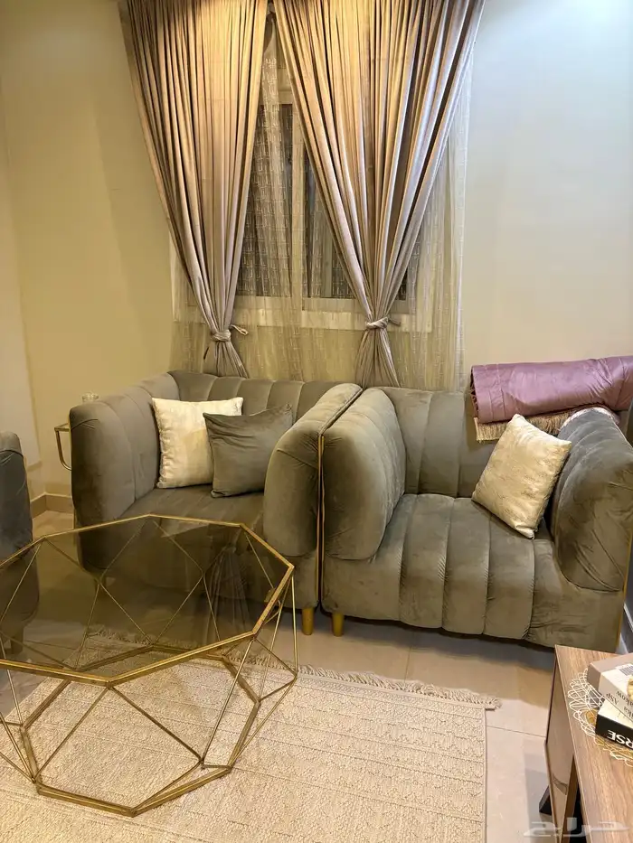 كنب ضيوف مع طاولات 2