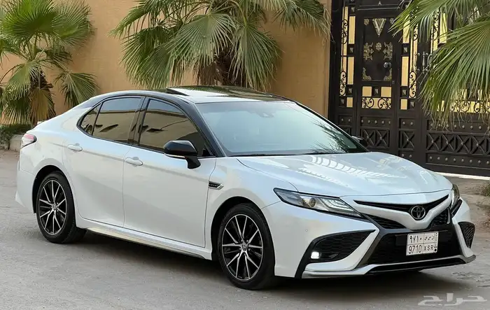 تويوتا كامري 2023 SE (بحالة ممتازة) 4