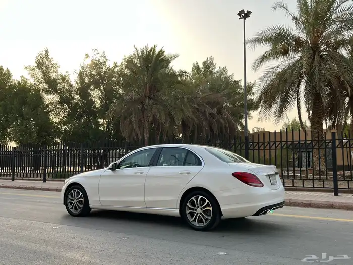 مرسيدس C300 ( بحالة الوكالة 2015 ) 23
